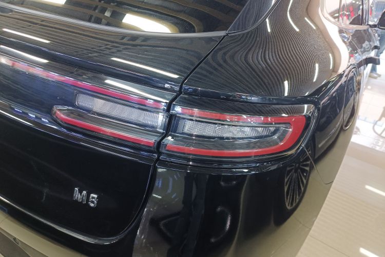 鸿蒙智行 问界M5 2022款 增程四驱性能版车身外观9