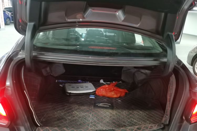 名爵 MG5 2021款 180DVVT CVT青春豪华版机舱底盘23