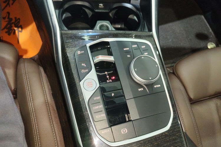 宝马3系 2024款 325Li M运动套装中控内饰18