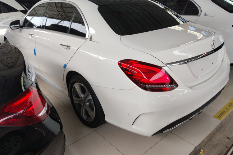 奔驰C级 2021款 C 260 L 运动版车身外观4