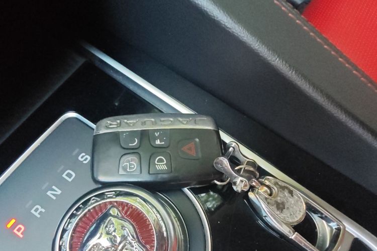 捷豹F-PACE 2018款 改款 2.0T 四驱R-Sport运动版中控内饰11