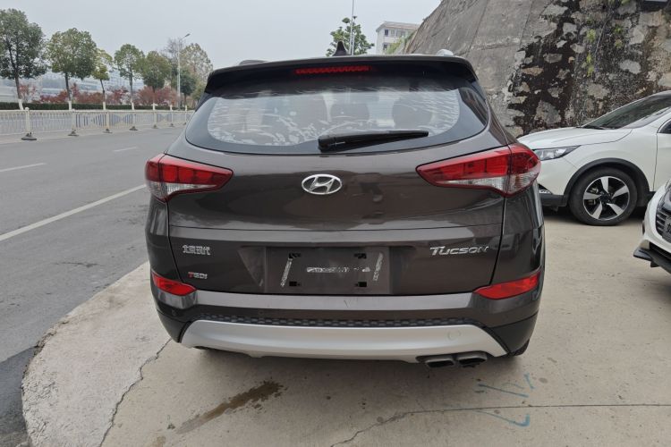 现代 途胜 2015款 1.6T 双离合两驱智能型车身外观6