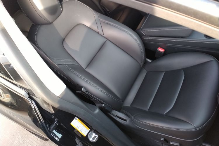 特斯拉 Model Y 2021款 标准续航后驱版局部细节41