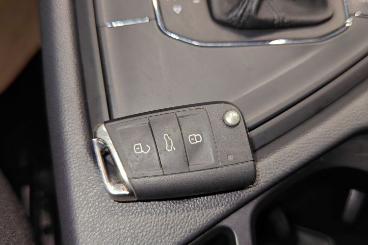 大众 途观L 2017款 330TSI 自动两驱风尚版中控内饰7001