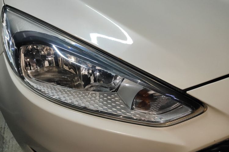 福特 福克斯 2017款 三厢 EcoBoost 125 自动超能风尚型智行版车身外观8