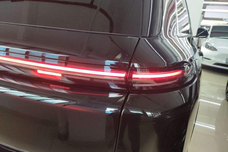 理想汽车 理想L8 2023款 Air车身外观9