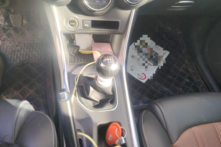 比亚迪 宋 2017款 盖世升级版 1.5TI 手动精英型中控内饰18