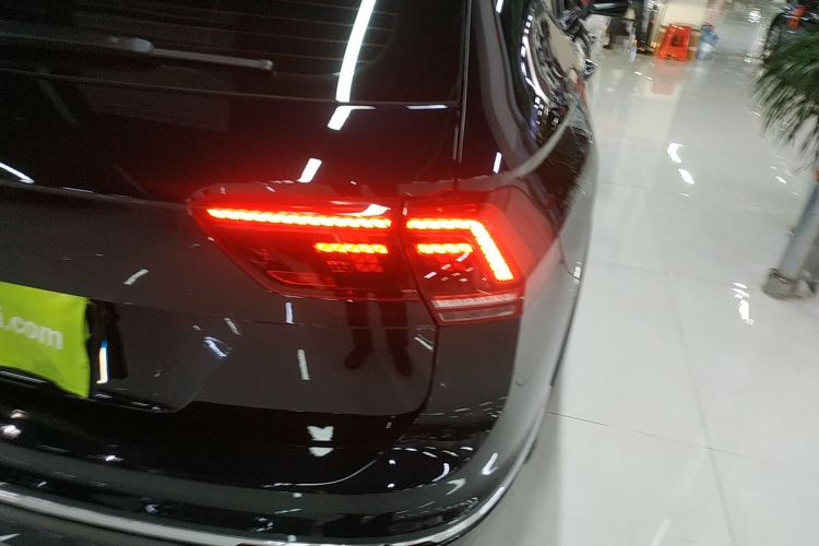 大众 途观L 2021款 330TSI 自动两驱R-Line旗舰版车身外观9