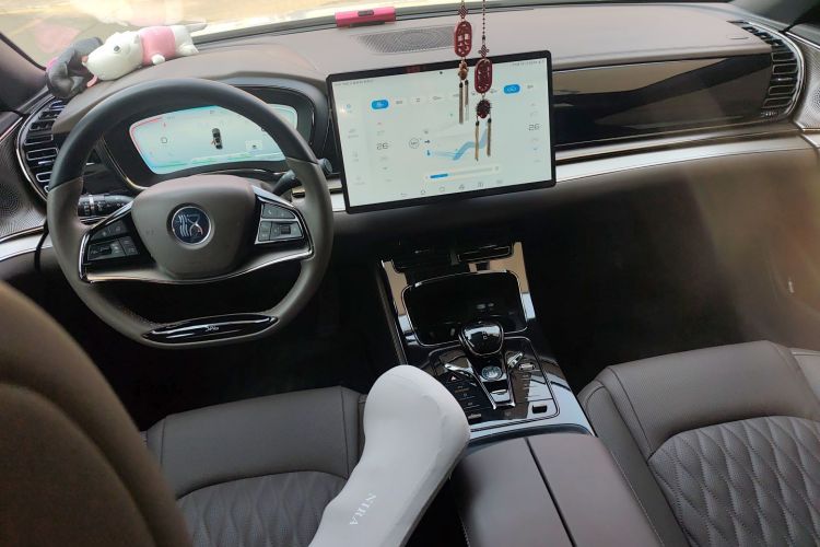 比亚迪 汉 2023款 DM-i 冠军版 121KM 尊荣型中控内饰12