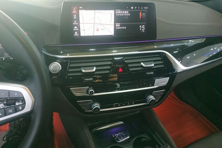 宝马5系 2020款 525Li M运动套装中控内饰16