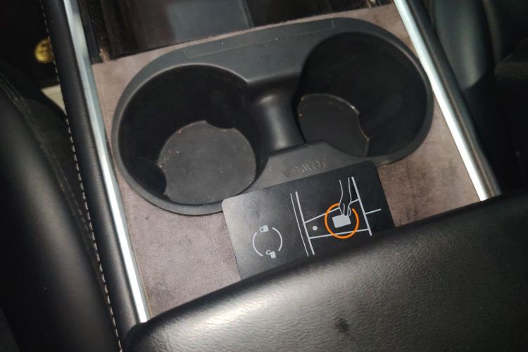 特斯拉 Model 3 2022款 后轮驱动版中控内饰11