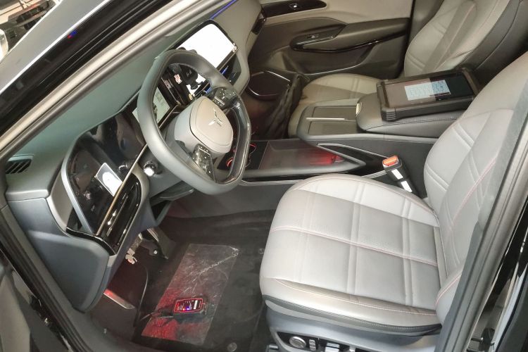 红旗EH7 2024款 600 Pro中控内饰19