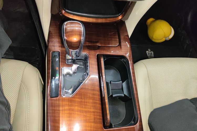 丰田 皇冠 2015款 2.5L 智享版中控内饰18