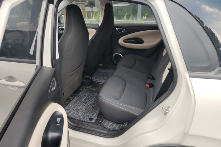 五菱汽车 五菱缤果 2023款 203km 轻享款中控内饰7004