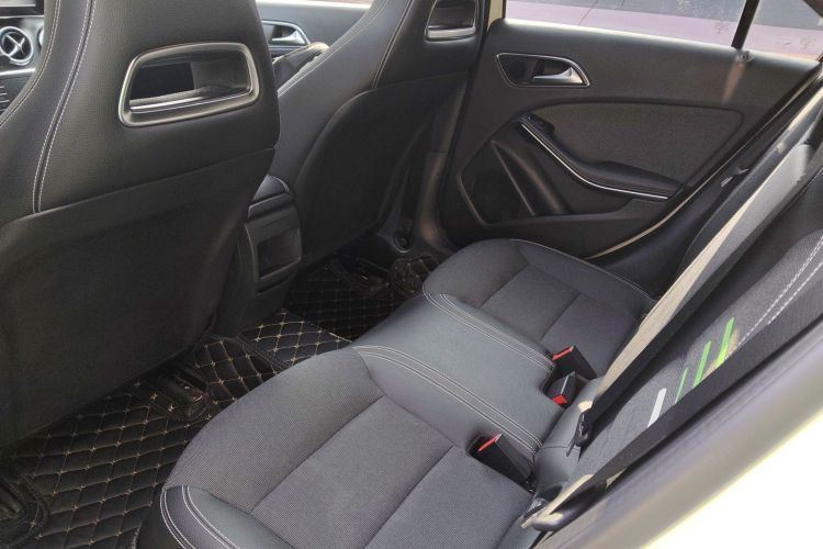 奔驰A级(进口) 2017款 A 180中控内饰7004