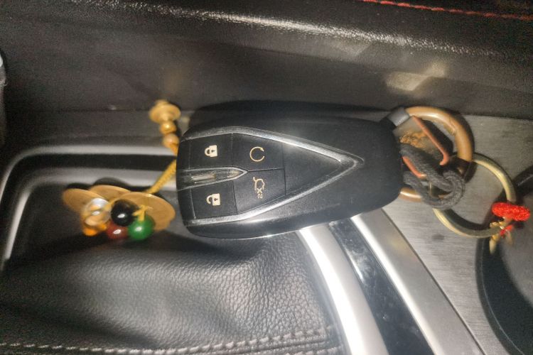 长安 逸动 2021款 PLUS 蓝鲸NE 1.4T GDI DCT尊贵型中控内饰11