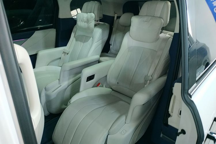 别克GL8新能源 2024款  陆尊 奢享版 7座中控内饰7004