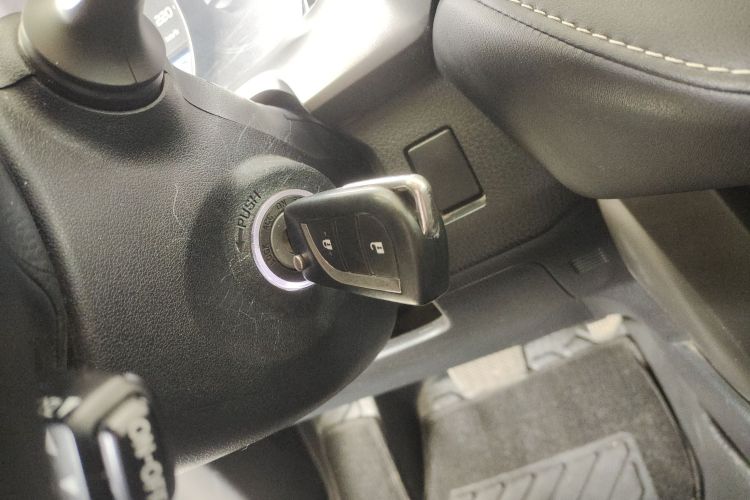 丰田 RAV4荣放 2019款 2.0L CVT两驱先锋版 国V中控内饰11