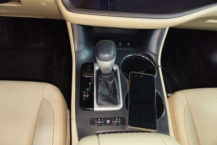 丰田 汉兰达 2018款 2.0T 四驱至尊版 7座 国V中控内饰18