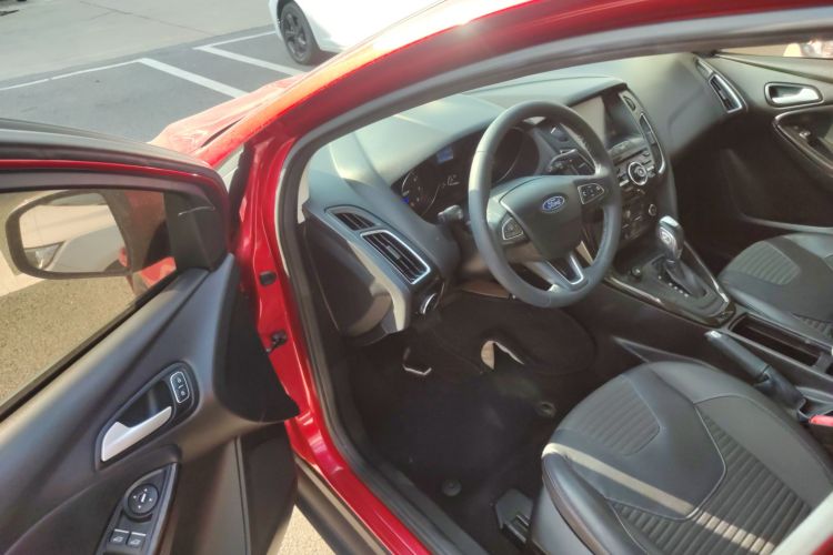 福特 福克斯 2015款 三厢 1.6L 自动风尚型中控内饰20