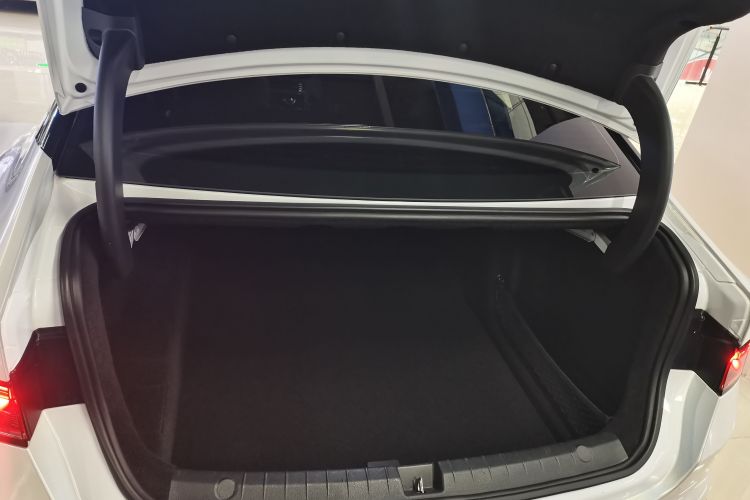 比亚迪 秦PLUS 2023款 冠军版 DM-i 55KM领先型机舱底盘23