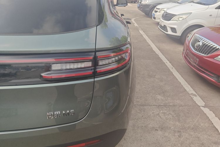 鸿蒙智行 问界M5 2022款 增程四驱性能版车身外观9