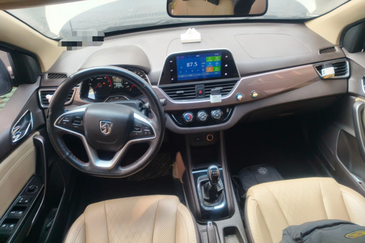 宝骏310W 2017款 1.5L 手动时尚型 国VI中控内饰7002