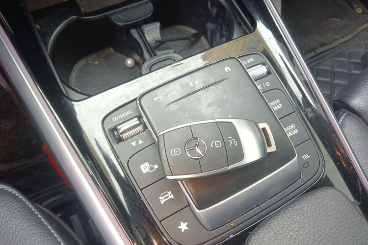 奔驰EQB 2022款 EQB 350 4MATIC 首发特别版中控内饰11