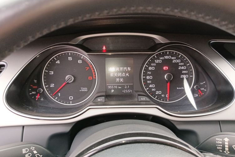 奥迪A4L 2015款 35 TFSI 自动舒适型中控内饰14