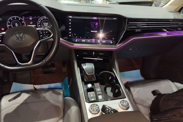大众 途锐 2021款 3.0TSI 锐享版 经典运动套装中控内饰16