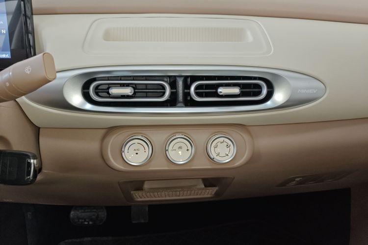 五菱汽车 宏光MINIEV 2025款 四门版 进阶款中控内饰16