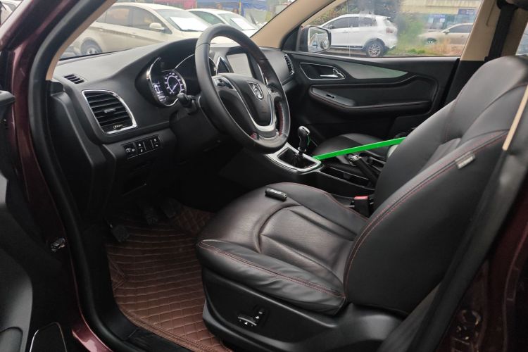 宝骏560 2016款 1.5T 手动豪华型中控内饰20