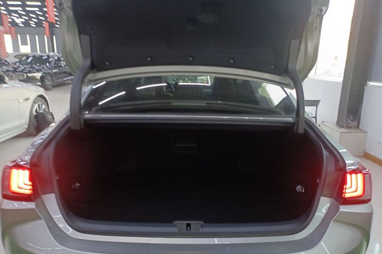 雷克萨斯ES 2021款 200 卓越版机舱底盘23