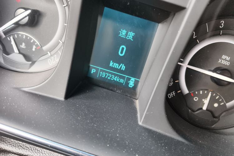 别克GL8 2017款 25S 尊贵型 国V中控内饰15