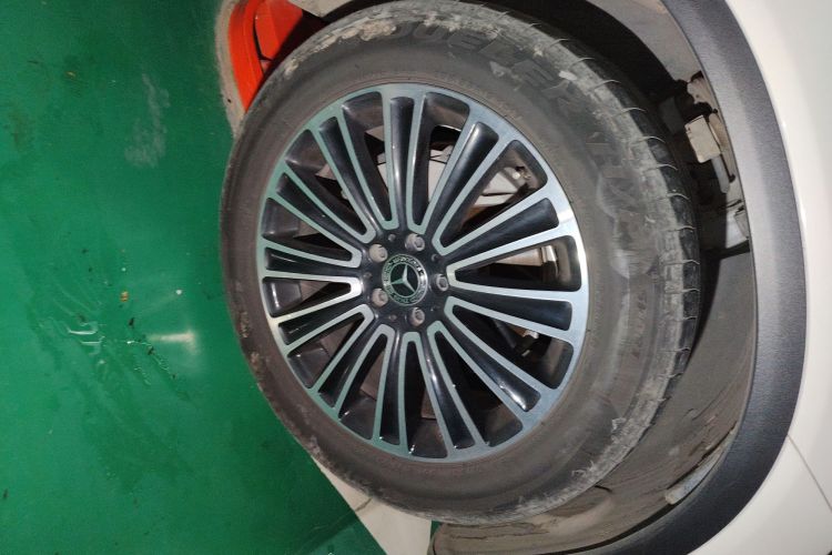 奔驰GLC 2019款 GLC 260 L 4MATIC 动感型车身外观10