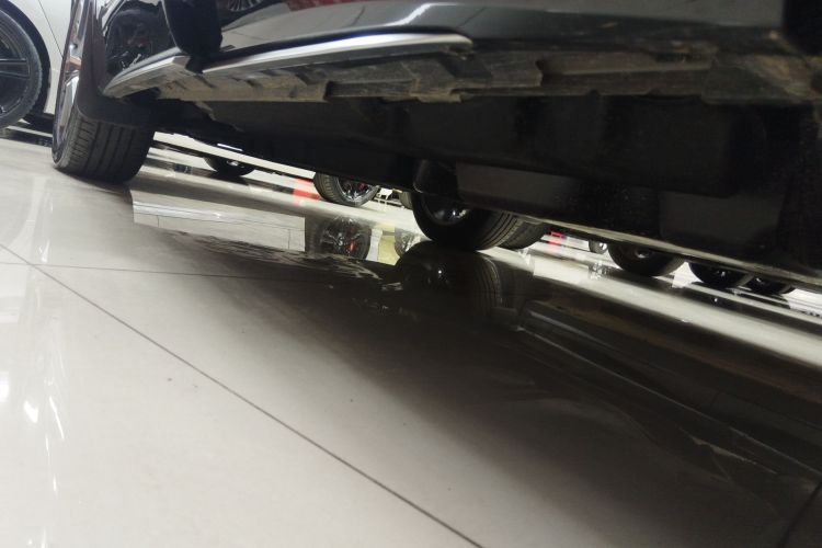 丰田 皇冠陆放 2024款 2.5L HEV四驱尊贵版局部细节9002