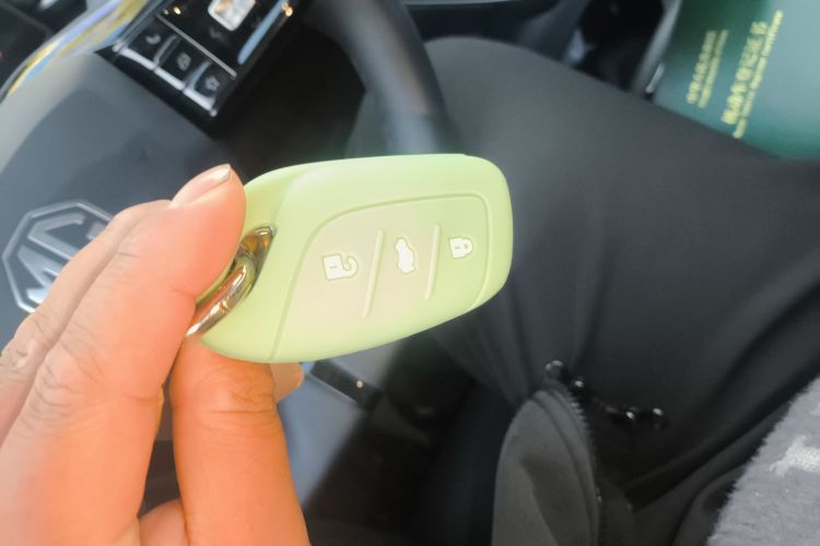 名爵 MG4 EV 2022款 425km 豪华版中控内饰11