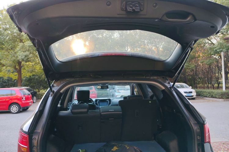 现代 胜达 2015款 2.4L 自动两驱智能型 5座机舱底盘23