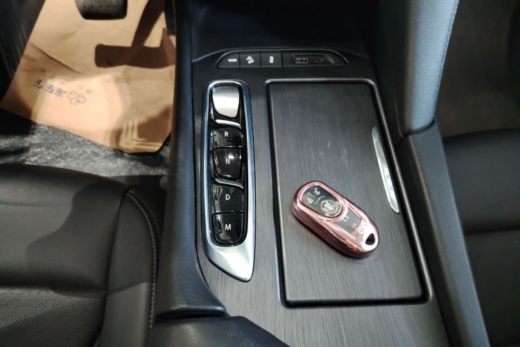 别克 昂科旗 2022款 652T 两驱尊贵型 7座中控内饰18