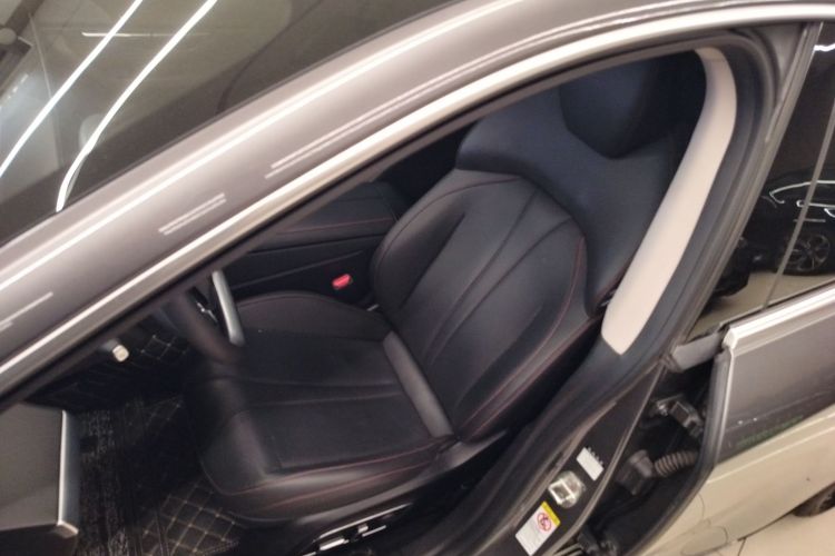 小鹏P7 2020款 586N中控内饰19