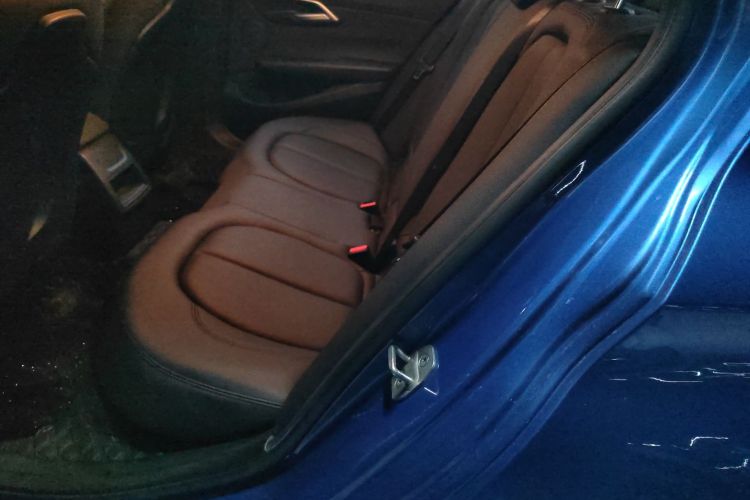 宝马1系 2020款 120i 时尚型中控内饰21