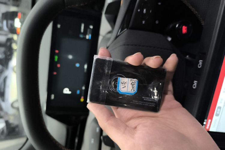 长安UNI-V 2025款 第三代 2.0T 劲擎型中控内饰11