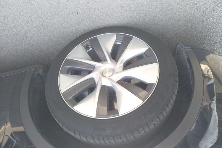 特斯拉 Model Y 2022款 改款 后轮驱动版车身外观6007