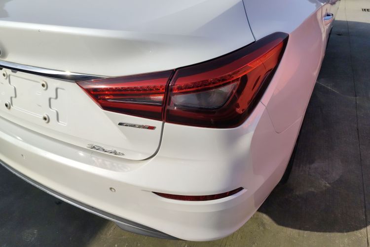 长安 逸动 2018款 1.6L GDI 自动领尚型车身外观6006