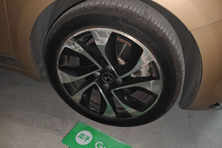 DS 5 2015款 1.8T 60周年限量版THP200车身外观10