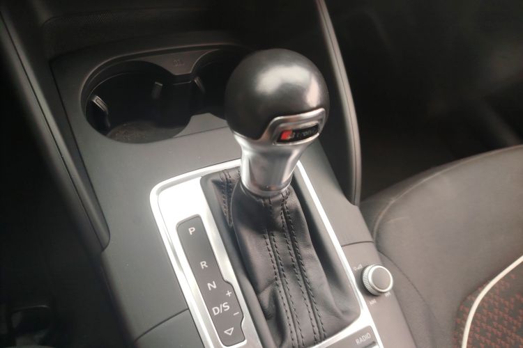 奥迪A3 2018款 30周年年型 Sportback 35 TFSI 进取型中控内饰18