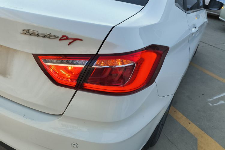 长安 逸动DT 2018款 1.6L 手动智享型车身外观6006