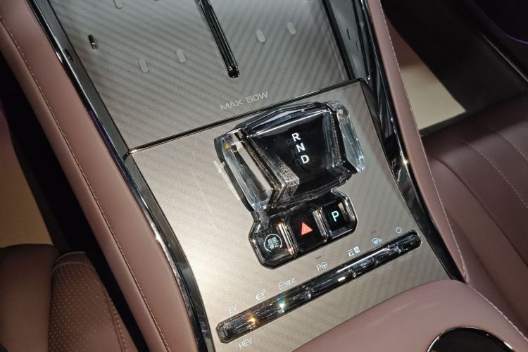 腾势Z9GT 2024款 1100四驱Ultra版中控内饰18