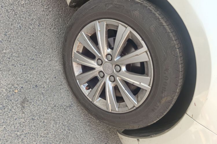 标致308S 2015款 1.2T 自动劲驰版车身外观10