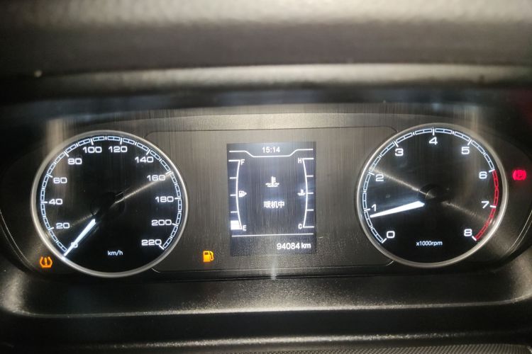 奇瑞 艾瑞泽5 2019款 1.5L 手动乐活版 国V中控内饰14